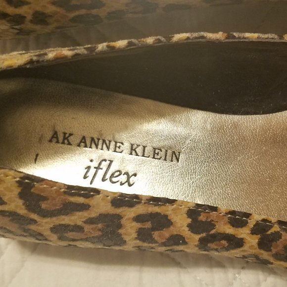 Anne Klein flats - Picture 2 of 9